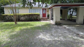 214 Baltimore Ave in Waycross, GA - Building Photo