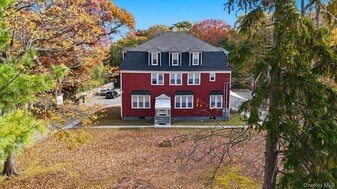 221 Lake Ave S in Nesconset, NY - Building Photo