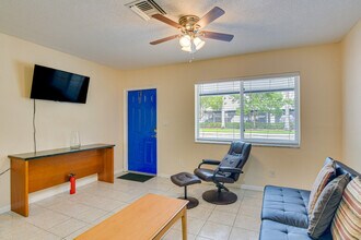412 NE 4th Ave, Unit SI ID1306994P in Hallandale Beach, FL - Foto de edificio - Building Photo