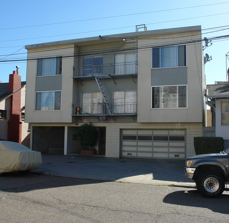 890 34th Ave in San Francisco, CA - Building Photo