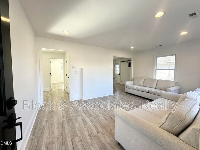 215 N Columbia St in Chapel Hill, NC - Building Photo - Building Photo