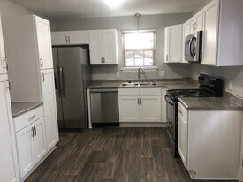 516 Sherwood Ct, Unit C in Cary, NC - Building Photo