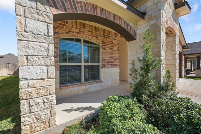 1940 Thorndyke Ln in Bryan, TX - Foto de edificio - Building Photo