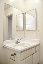 11659 Chandler Blvd in North Hollywood, CA - Building Photo - Building Photo