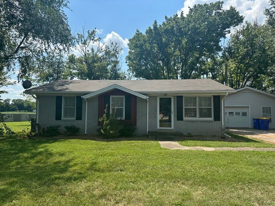 500 Colonial Dr in Franklin, KY - Building Photo