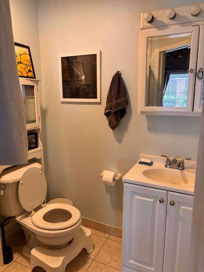 2204 W Iowa St, Unit COACH HOUSE