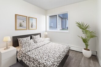 Breton Manor in Edmonton, AB - Building Photo - Building Photo