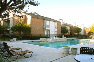 Alena Apartments in Dallas, TX - Building Photo - Building Photo