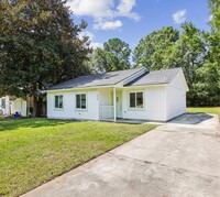 310 Lilac Dr in Summerville, SC - Building Photo - Building Photo