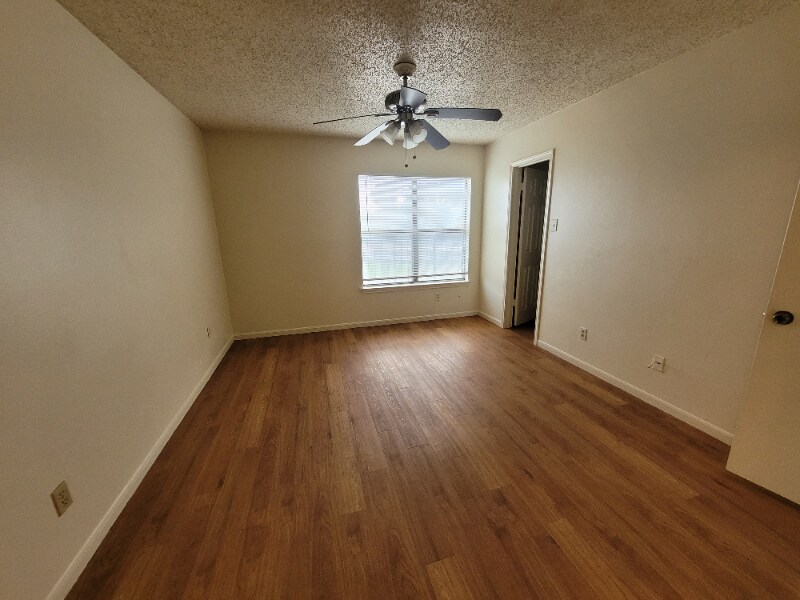 6303 Windsor Castle in San Antonio, TX - Building Photo