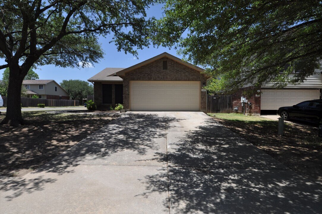 2117 Jester Farms Rd in Round Rock, TX - Foto de edificio