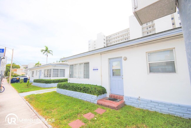 7821-7829 Carlyle Ave in Miami Beach, FL - Foto de edificio - Building Photo