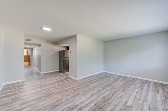 10766 Tropic Dr in St. Ann, MO - Building Photo - Building Photo