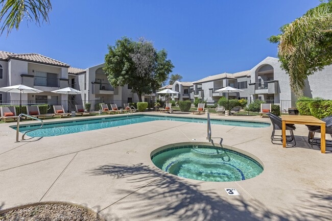 Boulders at Lookout Mountain Apartment Homes in Phoenix, AZ - Foto de edificio - Building Photo