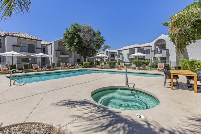 Boulders at Lookout Mountain Apartment Homes in Phoenix, AZ - Building Photo - Building Photo