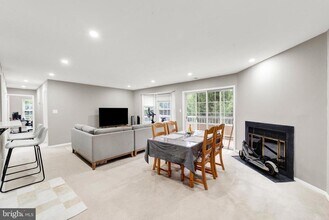 206 Salem Ct in Princeton, NJ - Foto de edificio - Building Photo