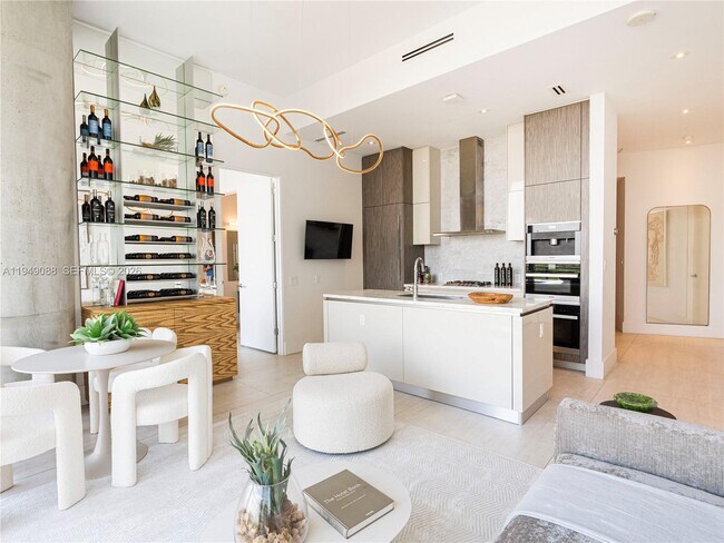 2669 S Bayshore Dr in Miami, FL - Building Photo - Building Photo