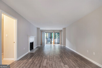 2101 Pine Heights Dr NE in Atlanta, GA - Building Photo - Building Photo