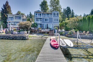 1429 E Lake Sammamish Shore Ln SE in Sammamish, WA - Building Photo