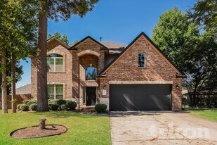 4 Logan Creek Lane in Conroe, TX - Building Photo