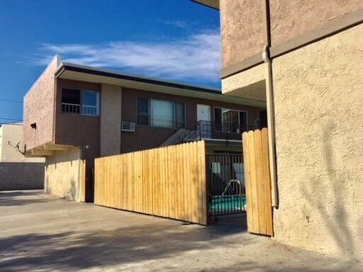 9011 Columbus Ave in Los Angeles, CA - Building Photo