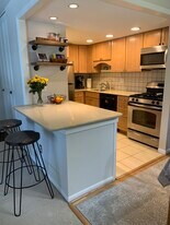 119 Old Forge Xing, Unit 119 in Devon, PA - Building Photo