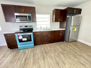 800 NW 3rd Terrace in Hallandale Beach, FL - Building Photo - Building Photo