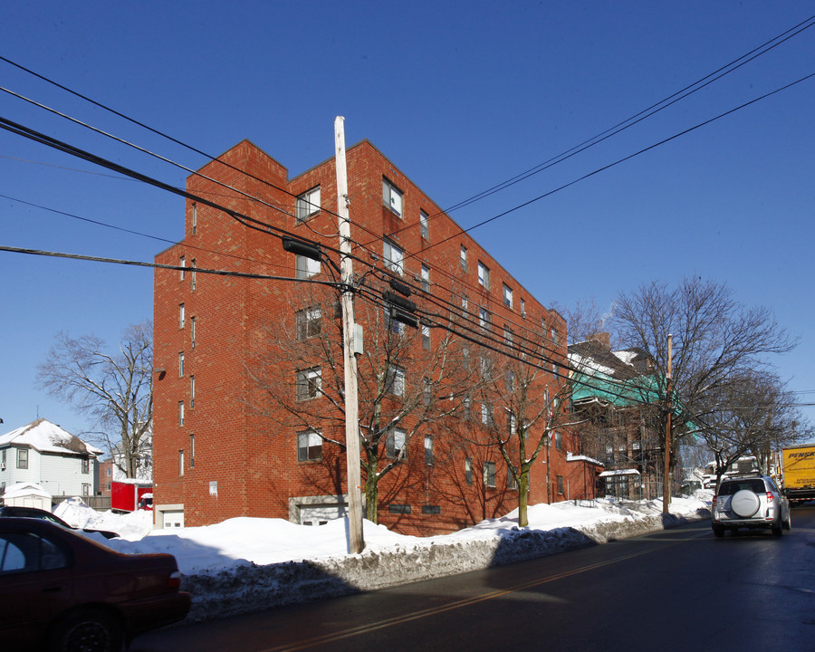 Winchester Crane Apartments in Waltham, MA - Foto de edificio