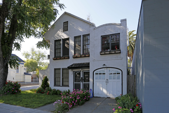 1914 L St in Sacramento, CA - Building Photo - Building Photo