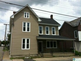 225 Market St in Bangor, PA - Building Photo