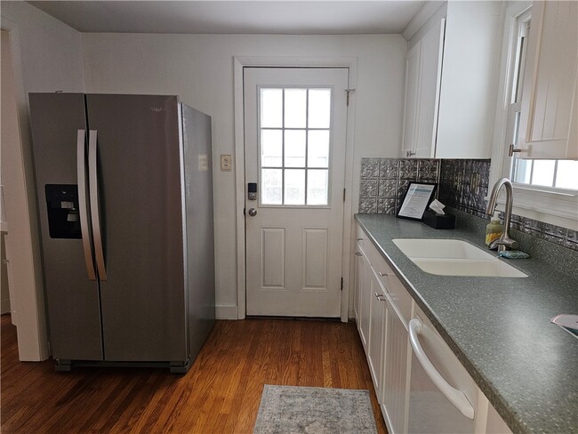 property at 940 S Grosvenor Rd