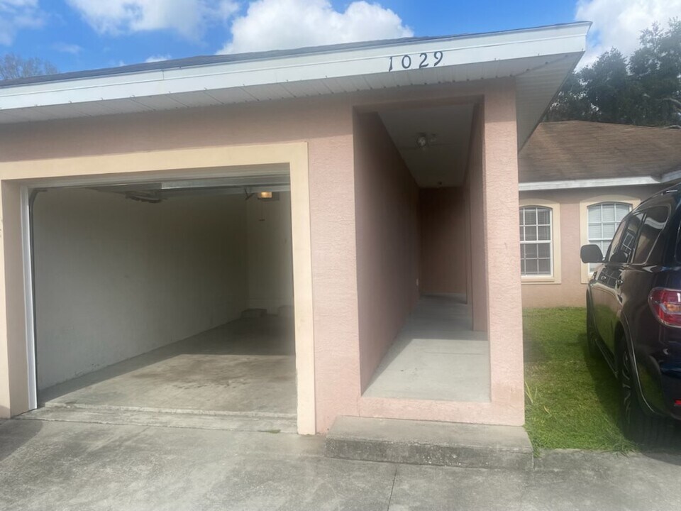1029 Fox Lake Dr in Lakeland, FL - Building Photo