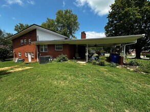 2696 Lakemoore Dr in Morristown, TN - Building Photo - Building Photo