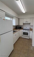 1320 Academy Blvd in Cape Coral, FL - Foto de edificio - Building Photo