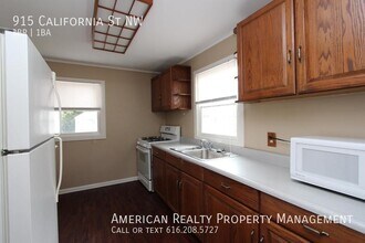915 California St NW in Grand Rapids, MI - Building Photo - Building Photo