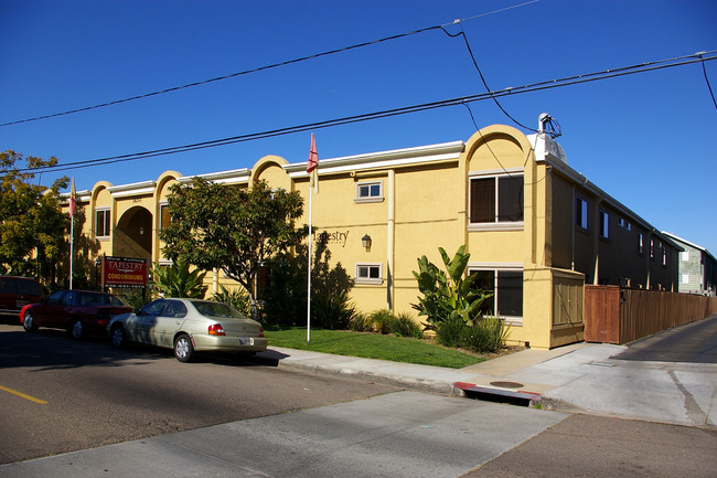 Tapestry Condominiums in Imperial Beach, CA - Foto de edificio - Building Photo