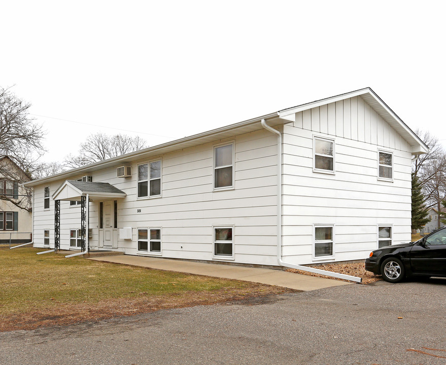 5476-5494 Main Ave NE in Albertville, MN - Foto de edificio