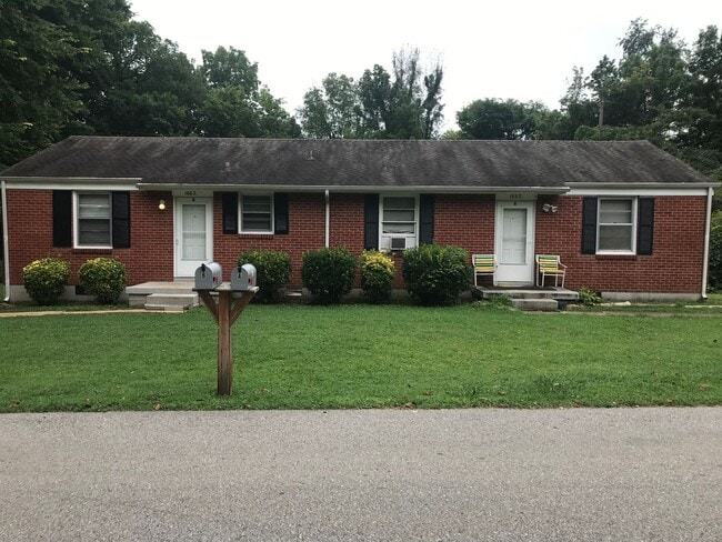 property at 1662 Vista Ln