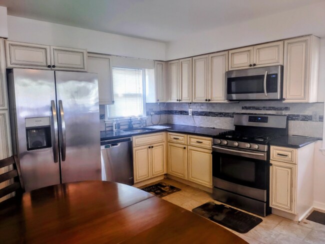 11 Jefferson St in Nutley, NJ - Building Photo - Building Photo