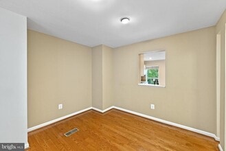 12081 Edgemere Cir in Reston, VA - Building Photo - Building Photo