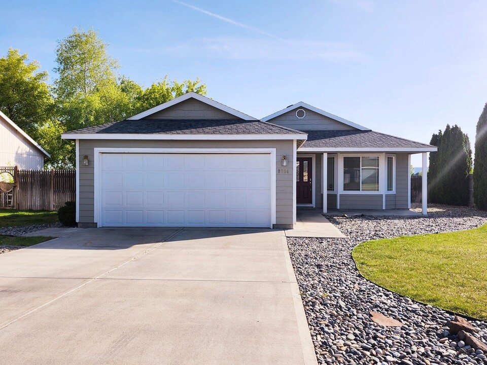 9704 Welsh Dr in Pasco, WA - Foto de edificio