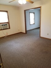 503 W Kansas St, Unit 4 in Pittsburg, KS - Foto de edificio - Building Photo