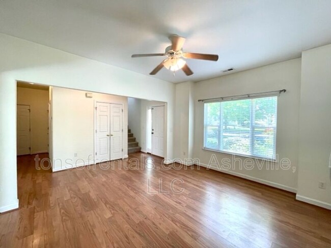 24 Scottish Cir in Asheville, NC - Building Photo - Building Photo