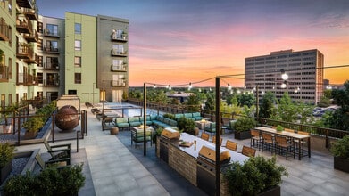 The Bellwether in Denver, CO - Foto de edificio - Building Photo