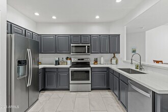 14000 N 94th St in Scottsdale, AZ - Foto de edificio - Building Photo