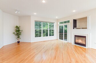 43095 Hunters Green Square in Broadlands, VA - Building Photo - Building Photo