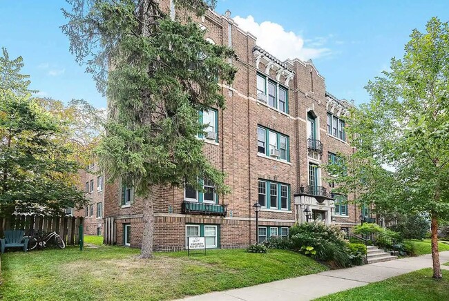 Yorkshire Apartments in Minneapolis, MN - Foto de edificio - Building Photo