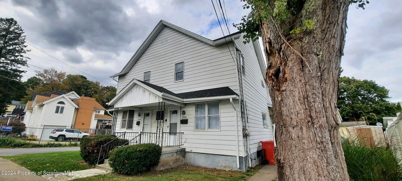 306 Gibson St in Jermyn, PA - Building Photo