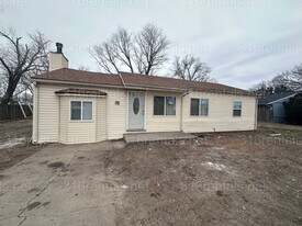 5116 W Maple St in Wichita, KS - Building Photo