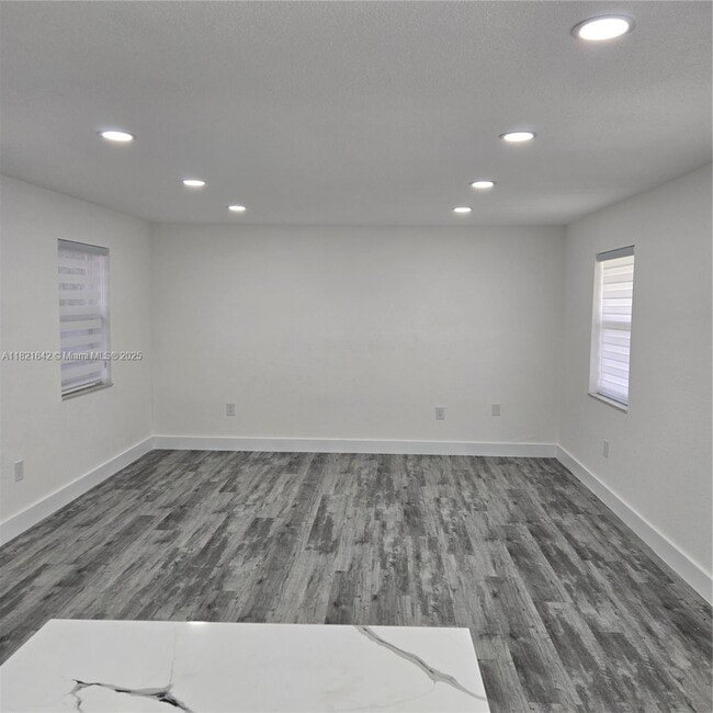 3740 Percival Ave in Miami, FL - Building Photo - Building Photo